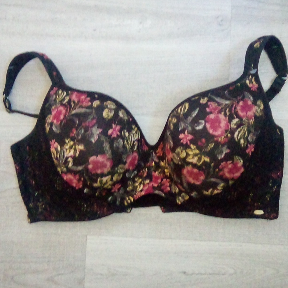 Cute Jessica Simpson bra